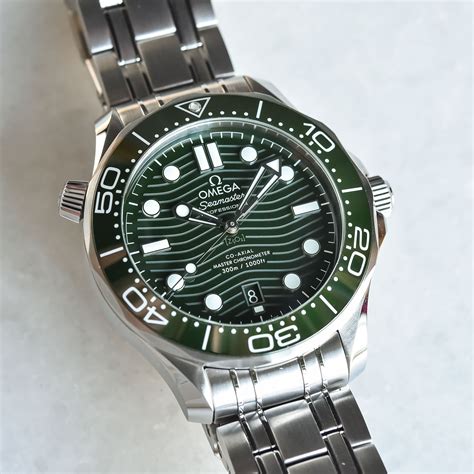 omega seamaster green face